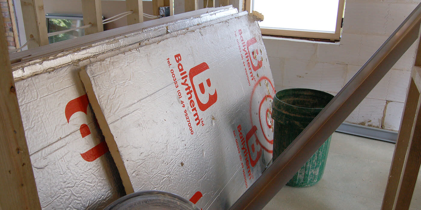 Polyuréthane isolation : quand utiliser ces panneaux performants ?