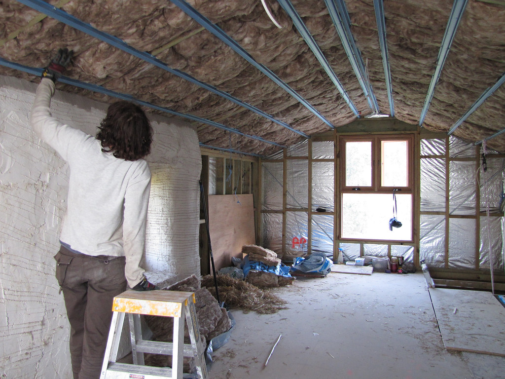 Photo réaliste de travaux d’isolation en rénovation