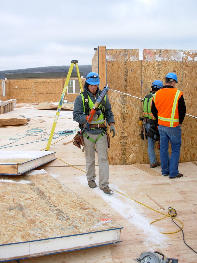 Photo réaliste de panneau sandwich isolant ou SIP en chantier - vue 1