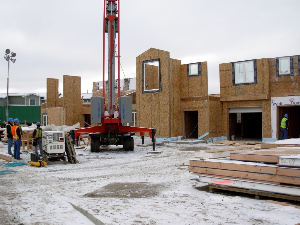 Photo réaliste de panneau sandwich isolant ou SIP en chantier - vue 2