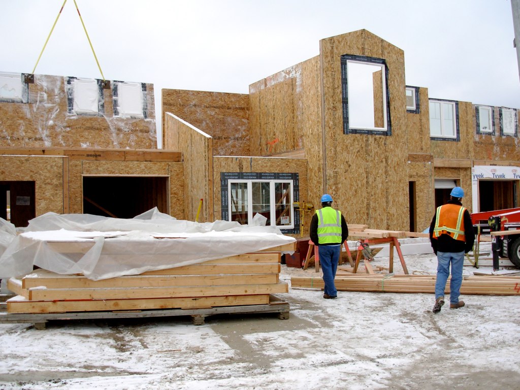 Photo réaliste de panneau sandwich isolant ou SIP en chantier - vue 3