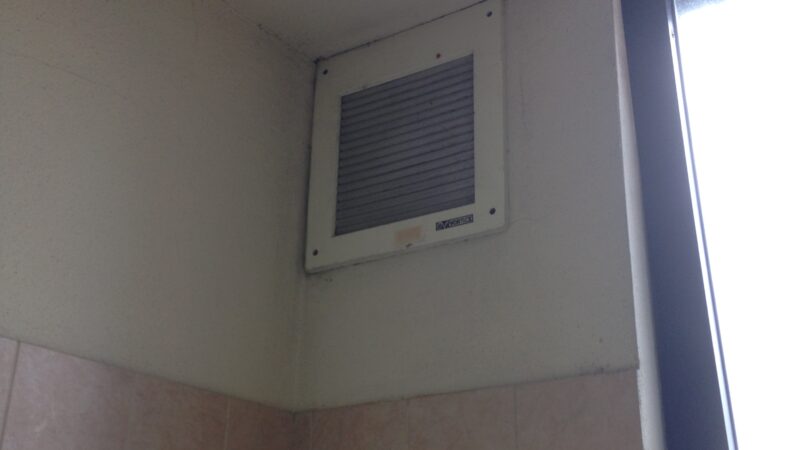 Photo réaliste liée à vmc de salle de bain en rénovation de maison