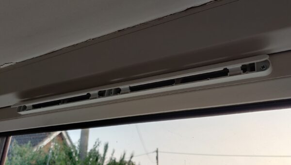 Photo réaliste pour grille aeration fenetre
