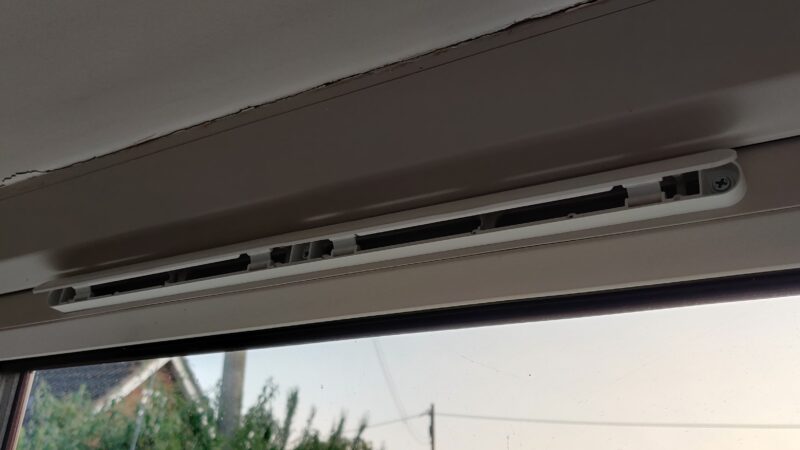 Photo réaliste pour grille aeration fenetre