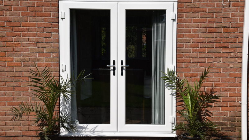 Photo réaliste liée à porte et fenetre pvc en rénovation de fenêtre