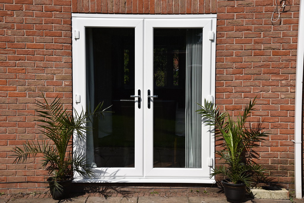 Photo réaliste liée à porte et fenetre pvc en rénovation de fenêtre