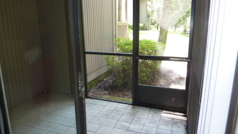 Photo réaliste liée à moustiquaire pour porte fenetre en rénovation de fenêtre