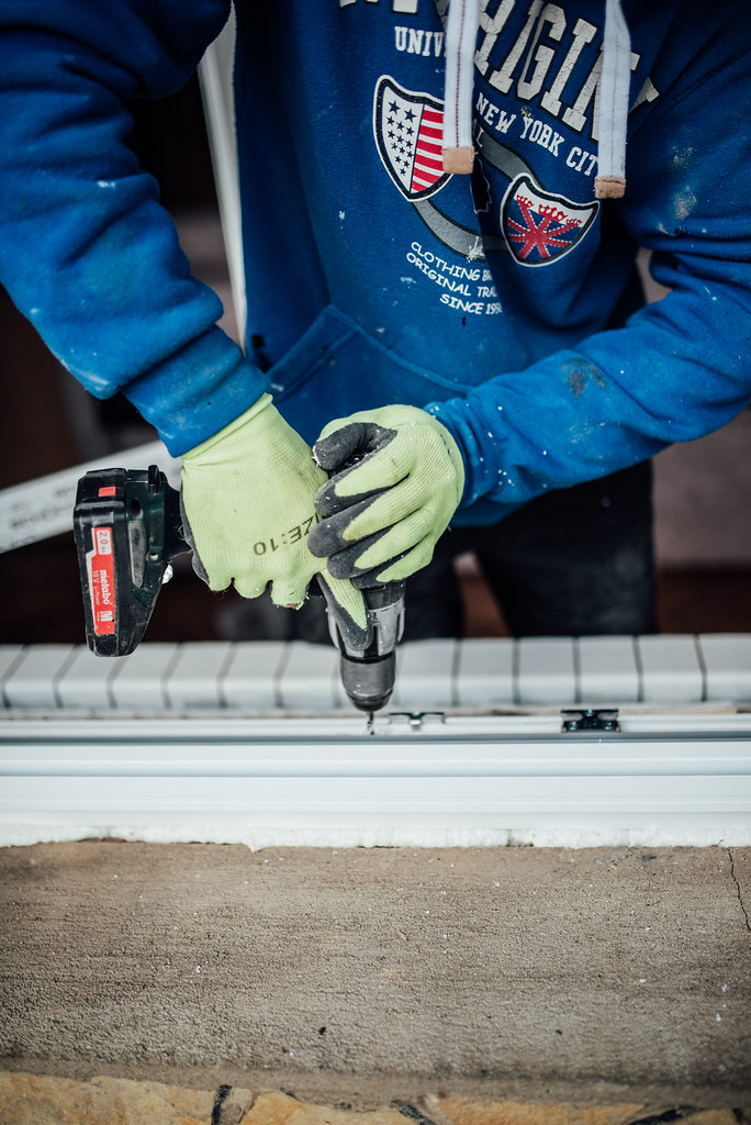 Photo réaliste pertinente pour pose fenetre en rénovation de fenêtre
